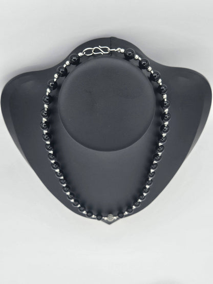KRE PRIME Women 8-inch Midnight Gleam Bead Necklace, stylish black beaded jewelry for women, close-up of the necklace's beads.