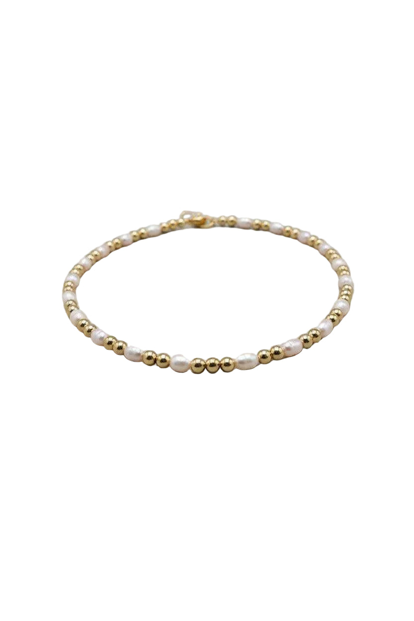 KRE PRIME women’s freshwater pearl necklace with elegant, natural pearls on a delicate chain, suitable for formal or casual wear.