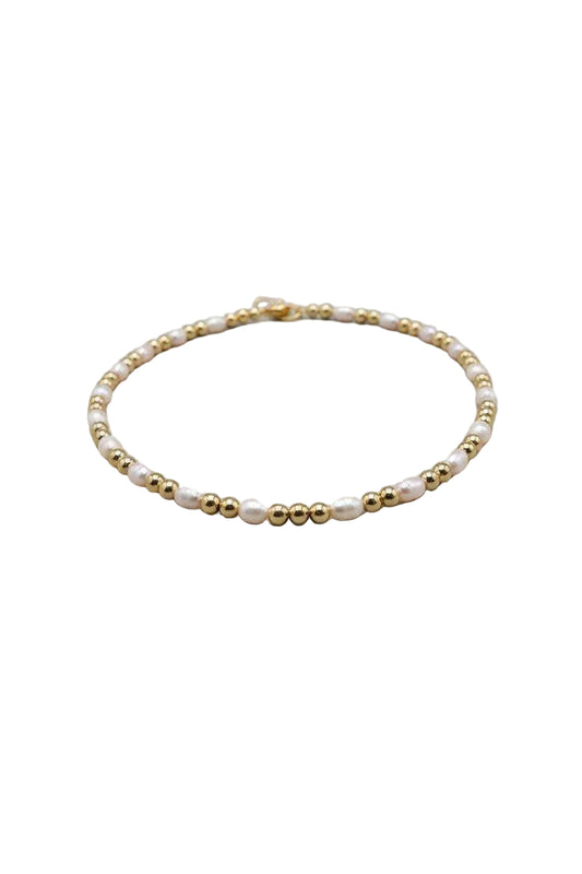 KRE PRIME women’s freshwater pearl necklace with elegant, natural pearls on a delicate chain, suitable for formal or casual wear.