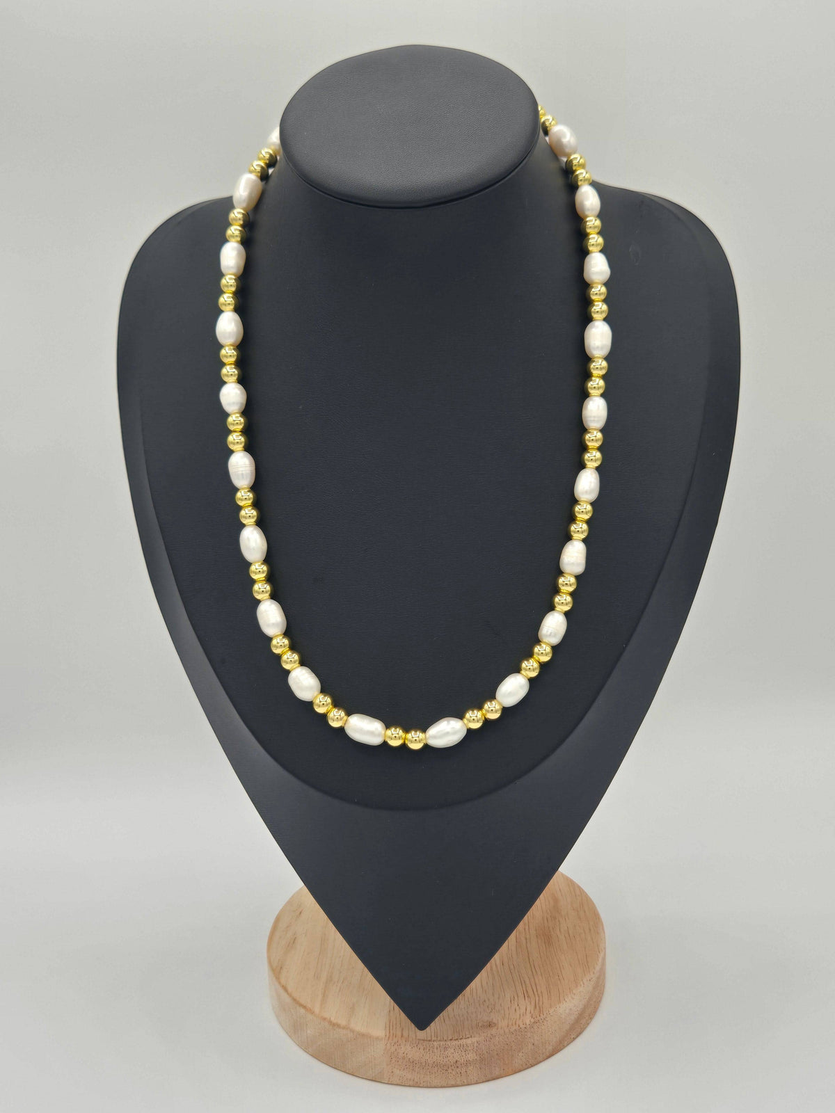 KRE PRIME women’s freshwater pearl necklace featuring a string of elegant, natural freshwater pearls on a delicate chain.