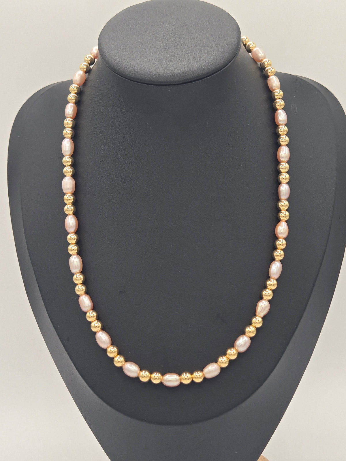 KRE PRIME Women’s freshwater pearl necklace with a string of lustrous natural pearls, elegant jewelry for women.
